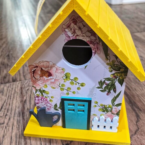 Beautiful Birdhouse for Outside - Picture 1 of 2